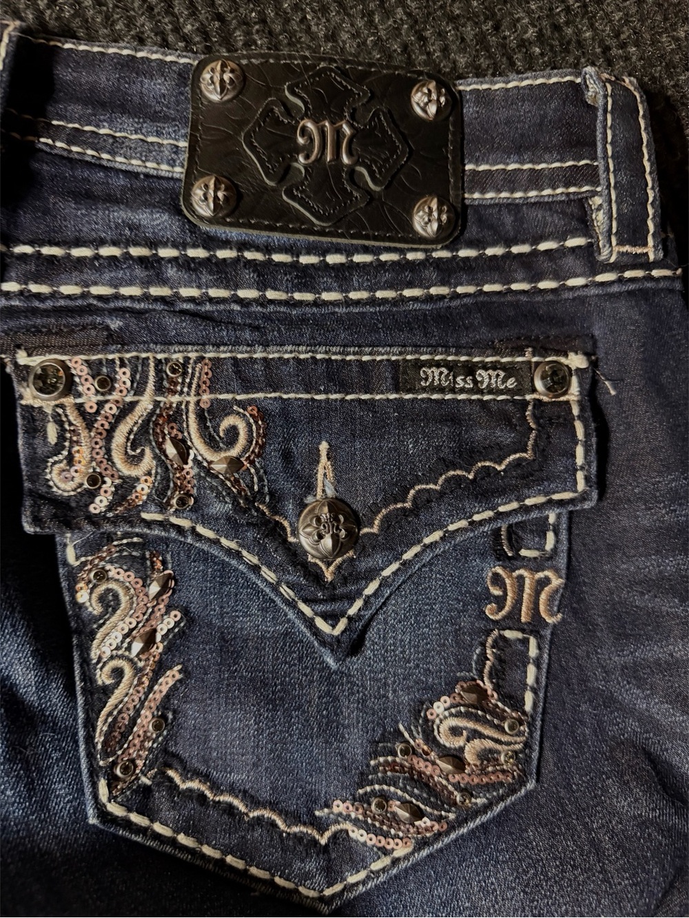 Miss Me Signature Rise Bootcut Jeans Size 30” Embellished Flap Pocket Dark Wash